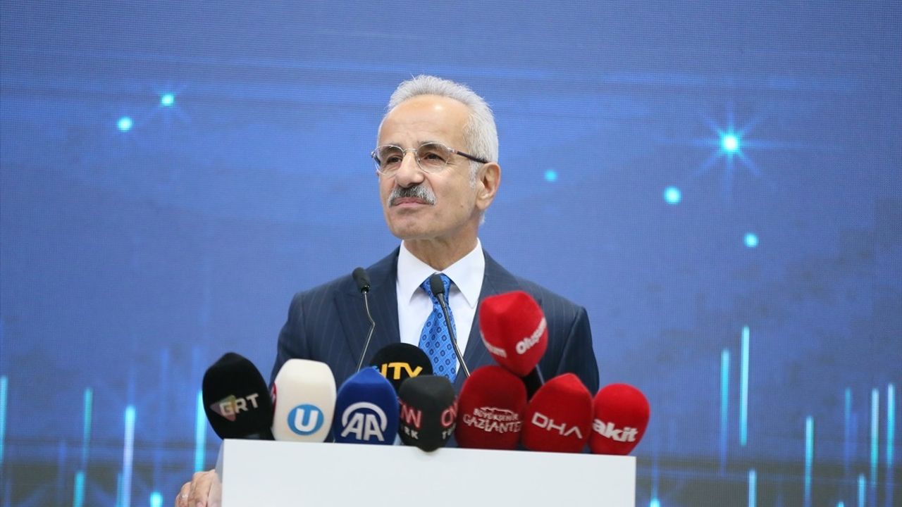 Ulaştırma Bakanı Uraloğlu, Gaziray'la Yerli Tren Dönemini Başlattı