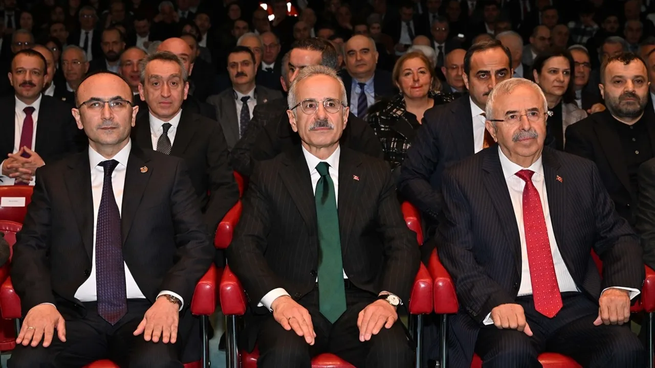 Ulaştırma Bakanı Uraloğlu, Karayolları 75. Yılı Kutlamasında Gelecek Vizyonunu Paylaştı