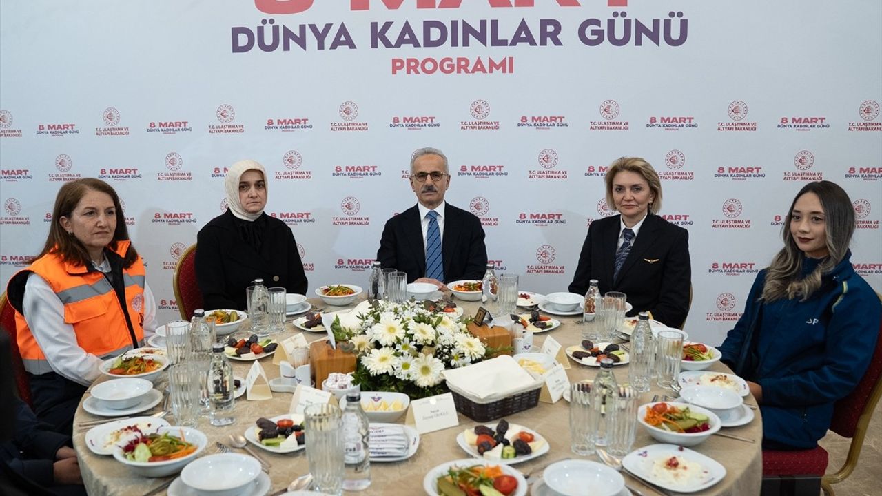 Ulaştırma ve Altyapı Bakanı Uraloğlu'ndan Kadın Çalışanlarına Destek Mesajı