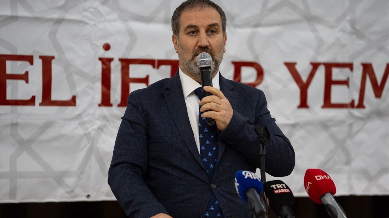 Ulaştırma ve Altyapı Bakanı Uraloğlu, Trabzon'da Raylı Sistem Projesini Tanıttı
