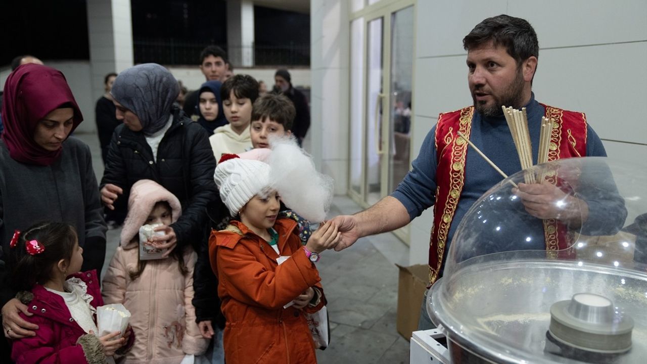 Ümraniye'de Çocuklar İftar Sofrasında Buluştu