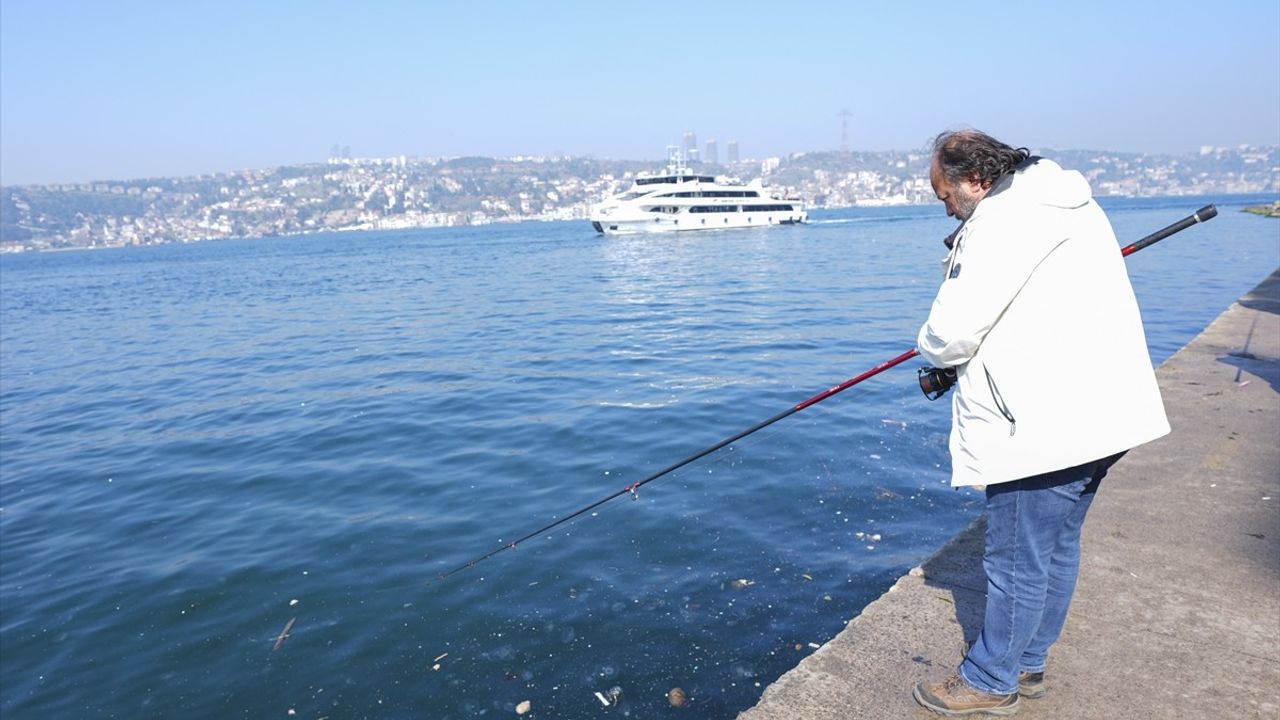 Üsküdar'da Kanalizasyon Suyunun Denize Akması Çevreyi Kirletiyor