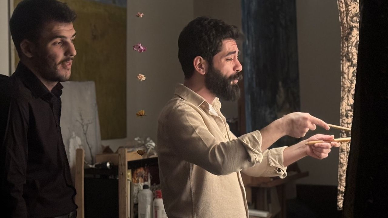 Üsküdar'da 'Salıncak Oyunu' Karagöz Sanatı ile İzleyiciyle Buluştu