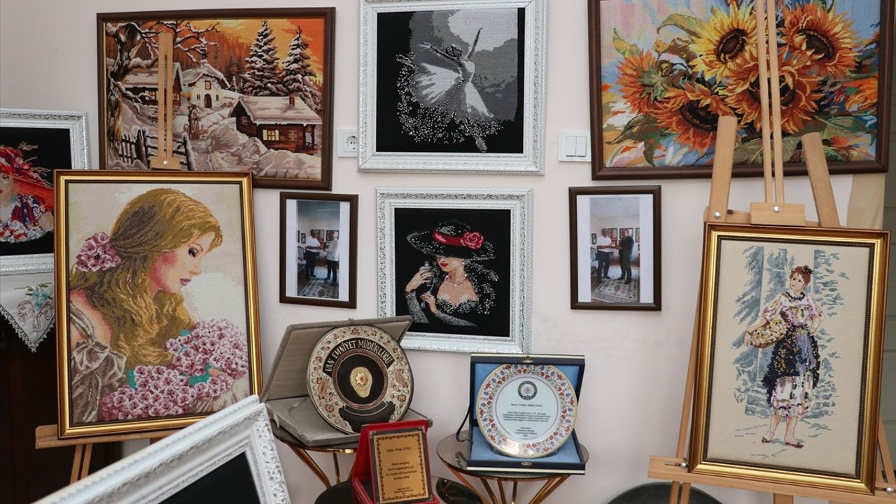 Vasfiye Tayat: 76 Yaşında Geleneksel Sanatıyla Evinin Duvarlarını Müzeye Dönüştürdü