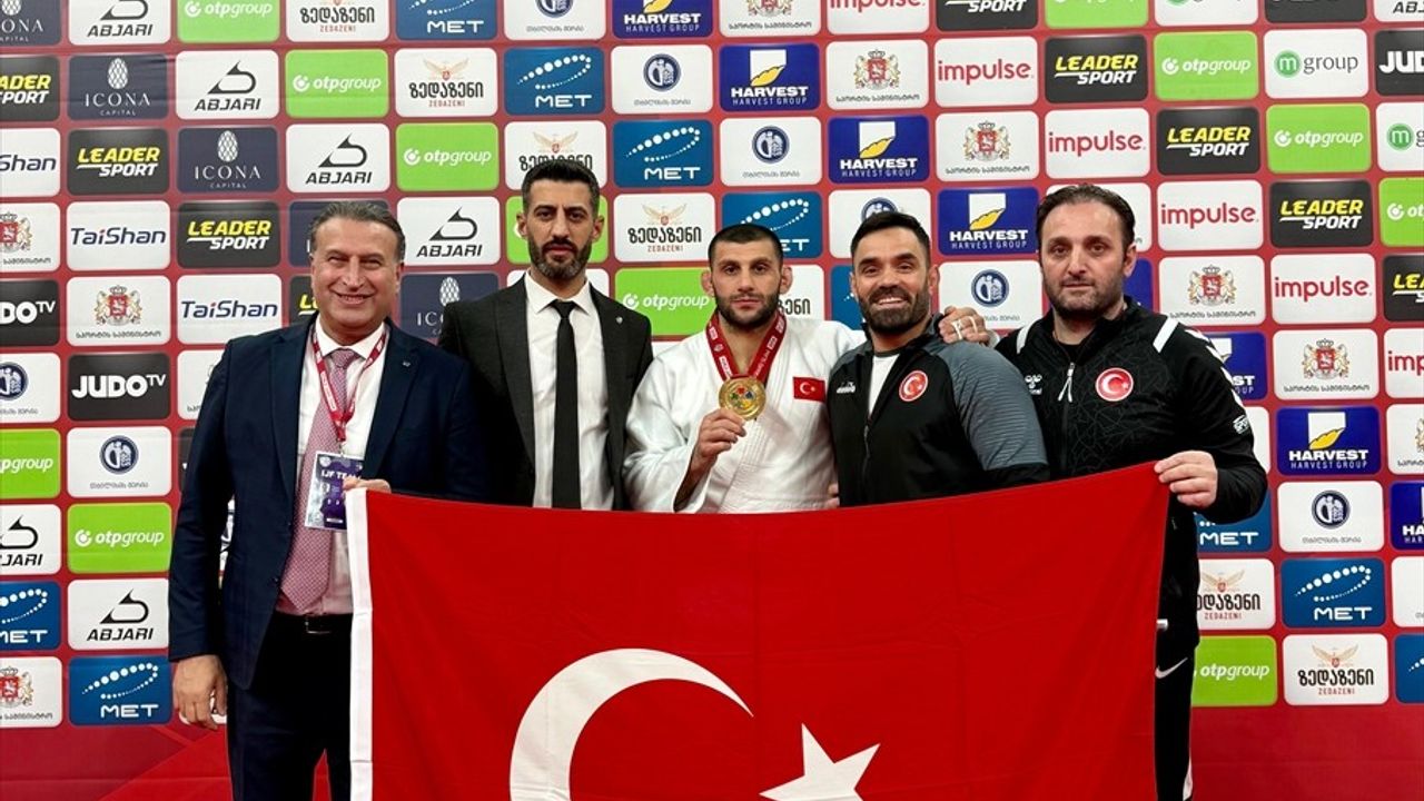 Vedat Albayrak, Tiflis Grand Slam'da Altın Madalya Kazandı