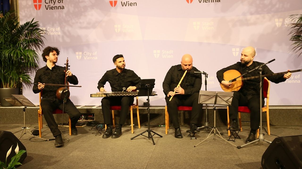 Viyana Belediye Sarayı’nda İftar Programı Düzenlendi