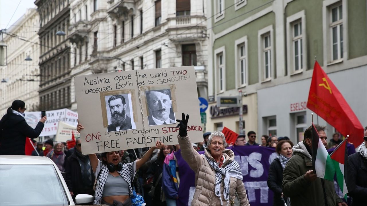Viyana'da Gazze Saldırılarına Karşı Protestolar Yapıldı