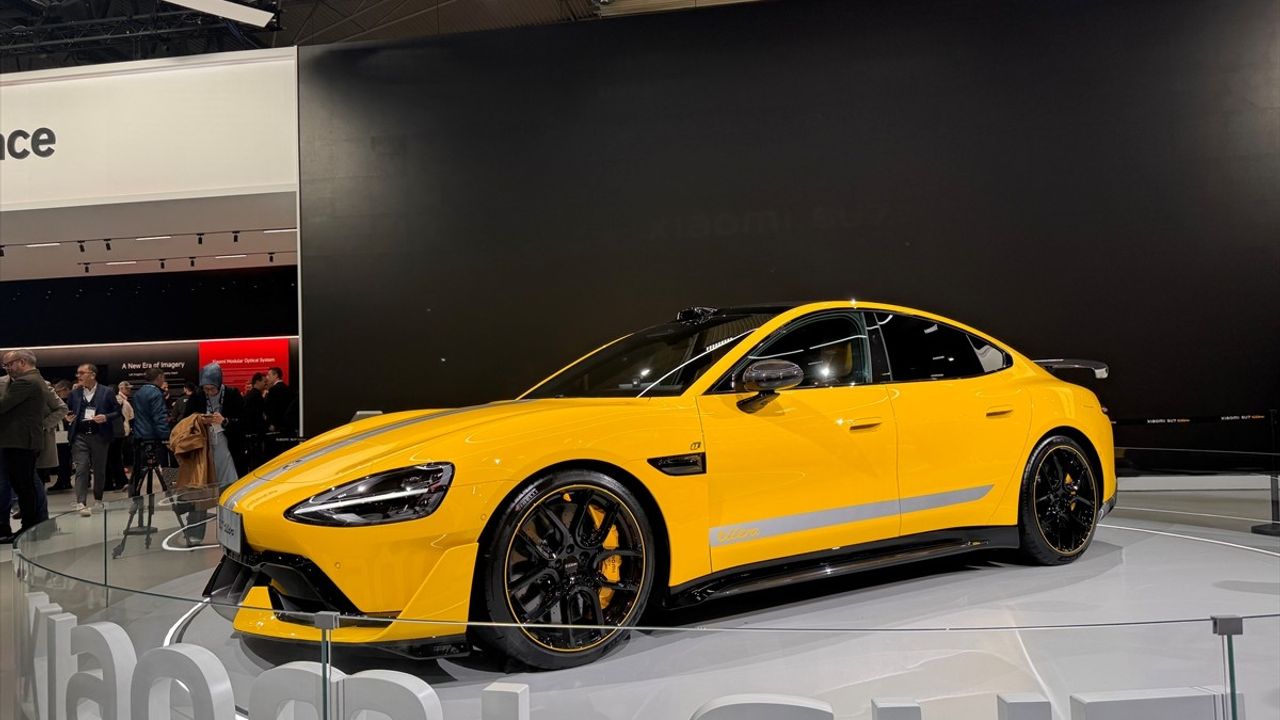 Xiaomi'nin SU 7 Ultra Modeli Mobil Dünya Kongresi 2023'te Tanıtıldı