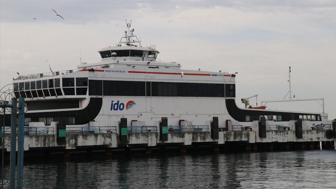 Yalova'da Feribot Kazası: İskeleye Çarpma Sonucu Hafif Yaralanmalar