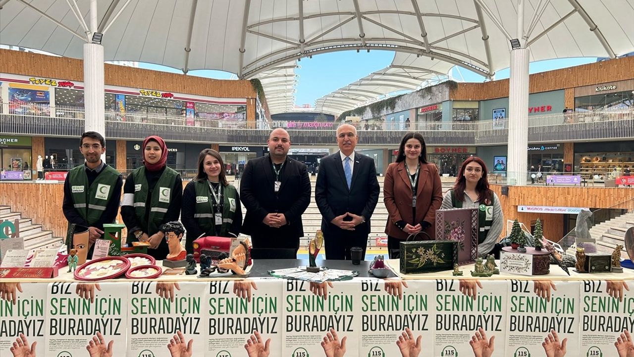 Yeşilay Balıkesir Şubesi'nden 'Biz Senin İçin Buradayız' Farkındalık Standı