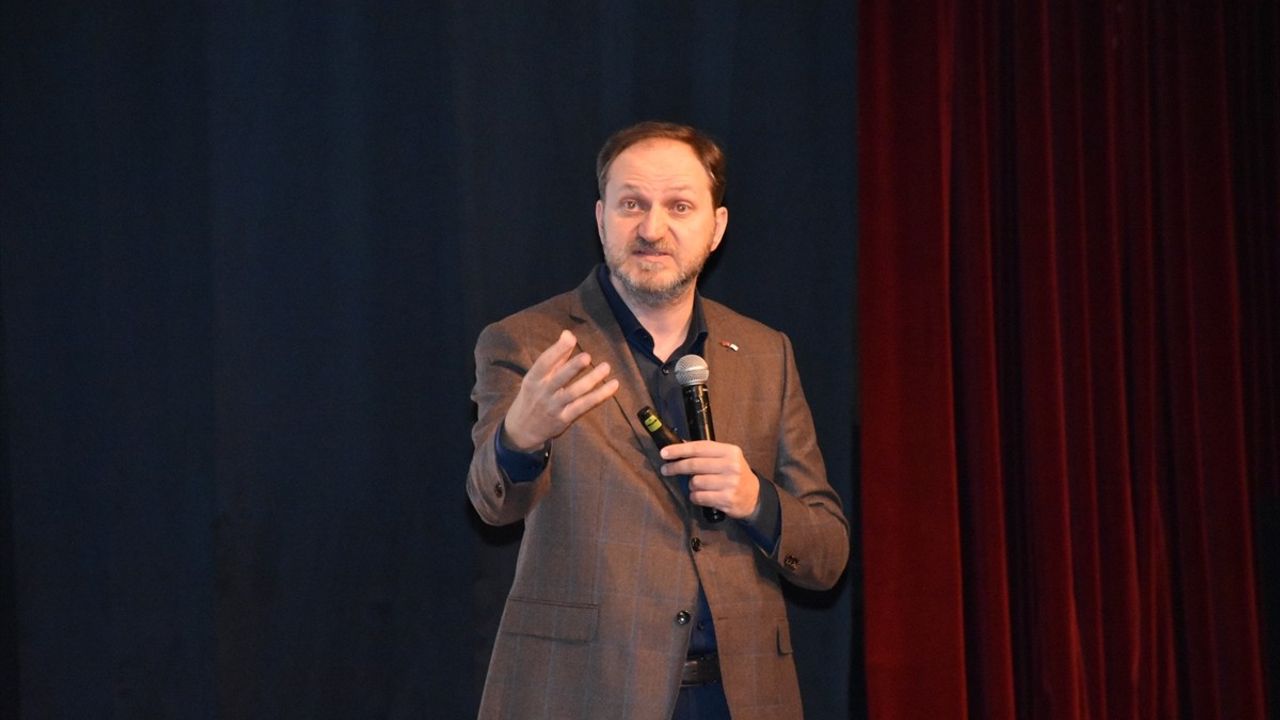 Yeşilay Genel Başkanı Mehmet Dinç, Trabzon'da Bağımlılıkla Mücadeleyi Vurguladı