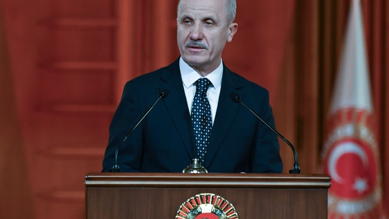 YÖK Başkanı Özvar, Üniversitelerin Bilimsel Çalışmalarını Önceliklendiriyor