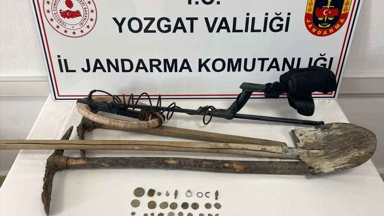Yozgat'ta İzinsiz Kazı Yapan İki Şüpheli Suçüstü Yakalandı