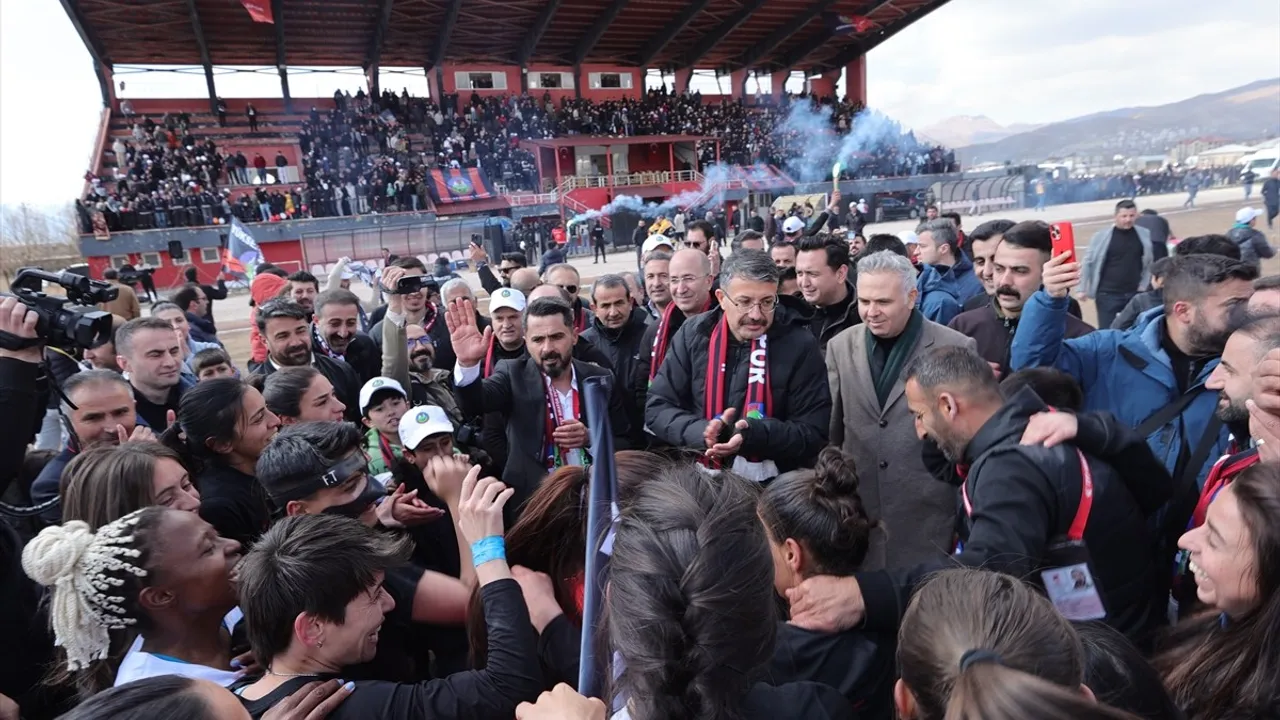 Yüksekovaspor Kadınlar 1. Ligi'nde Şampiyonluk Elde Etti ve Süper Lig'e Yükseldi