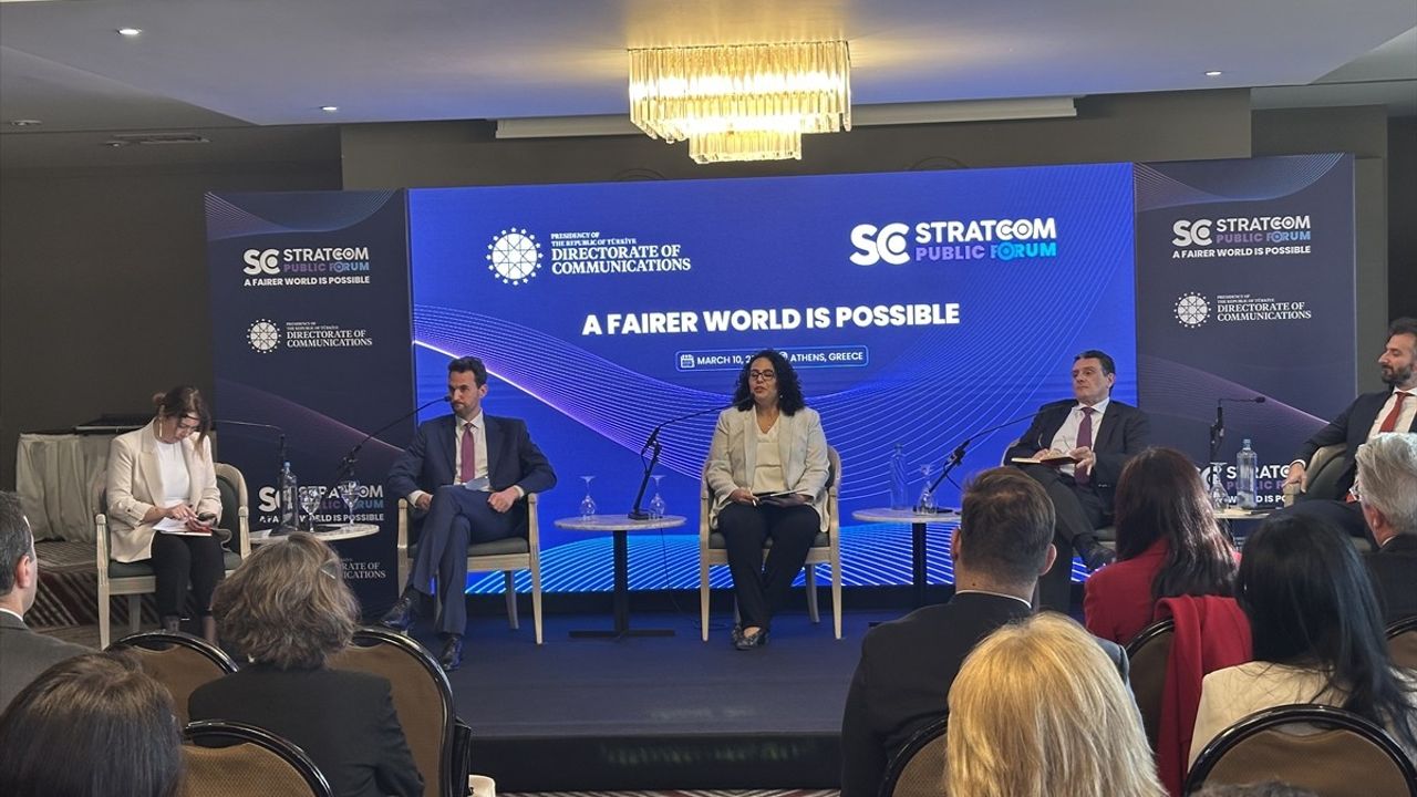 Yunanistan'da 'Daha Adil Bir Dünya Mümkün' Paneli Düzenlendi