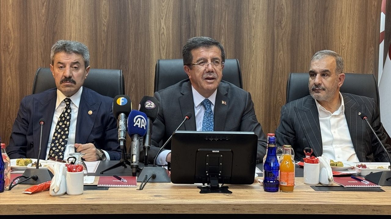 Zeybekci, Elazığ'da İş İnsanlarıyla Ekonomik Kalkınma Üzerine Konuştu