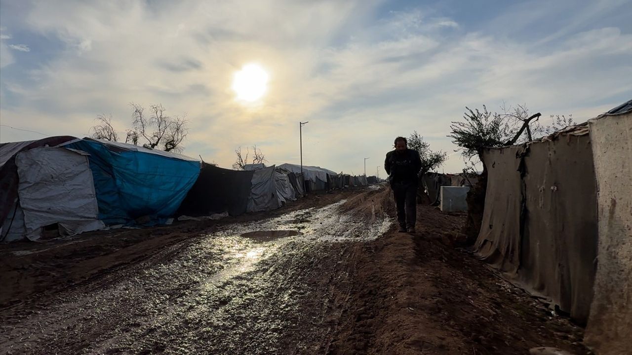 Zorla Yerinden Edilen Suriyeli Casim Ebu Muhammed'in Halep'e Dönüşü: Geride Yıkım ve Umutsuzluk Kaldı