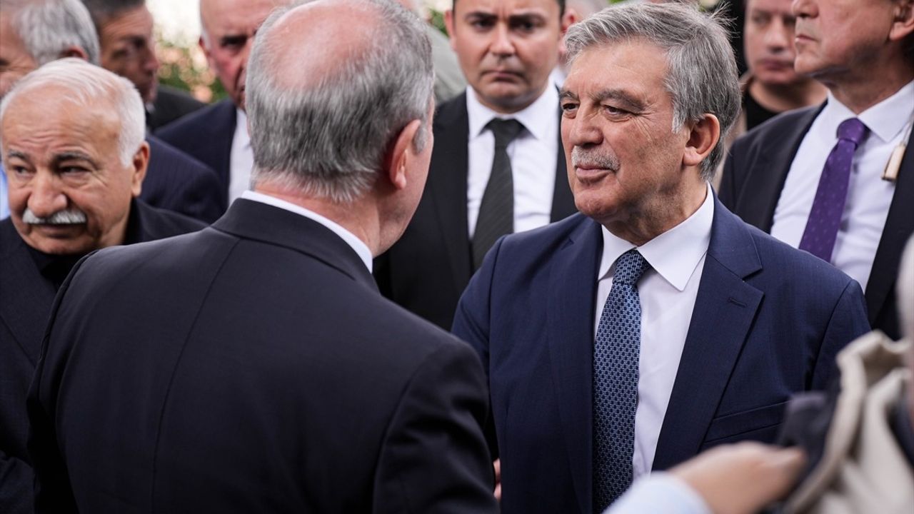 11. Cumhurbaşkanı Abdullah Gül, İzmir'de Dayısının Cenaze Törenine Katıldı