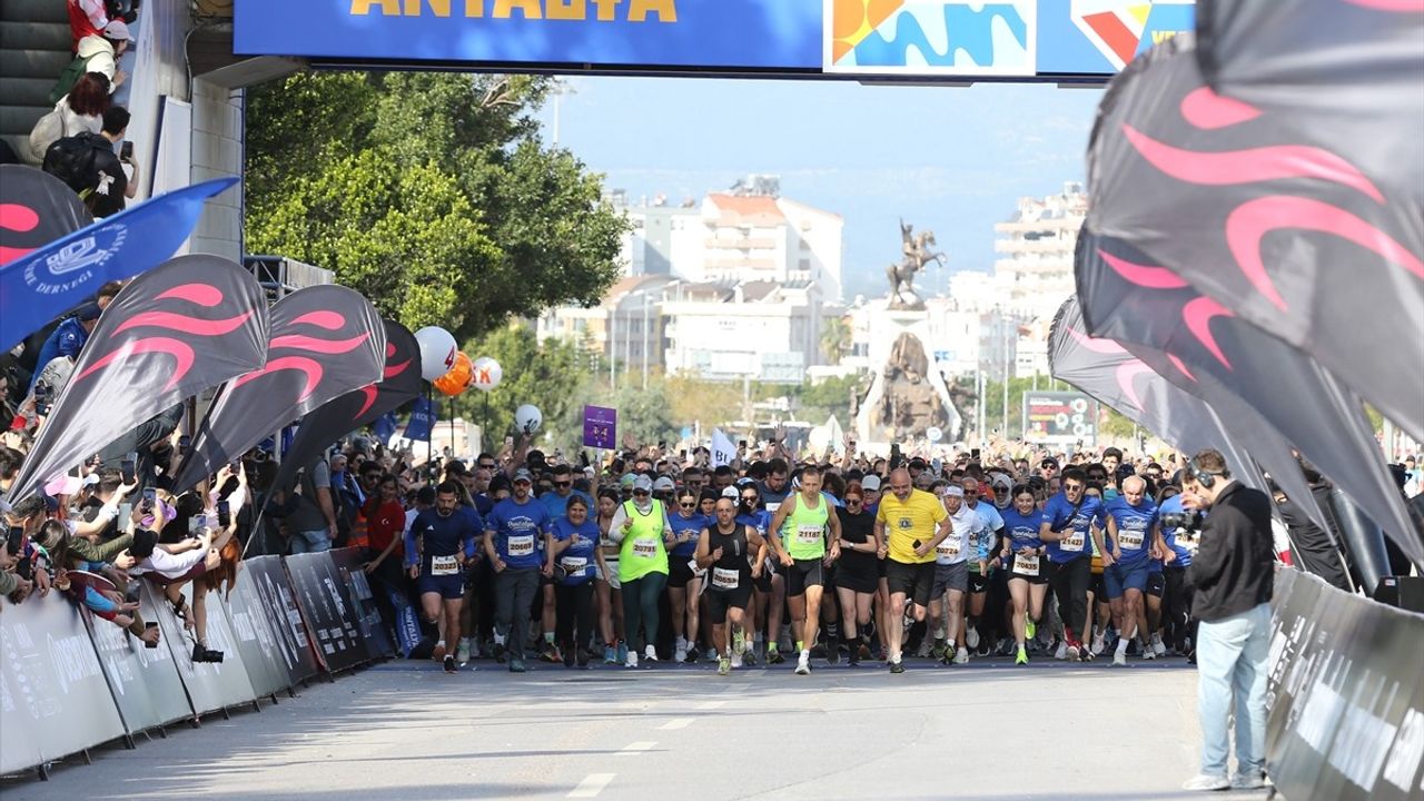 20. Uluslararası Runtalya Maratonu Heyecanı Antalya'da Başladı
