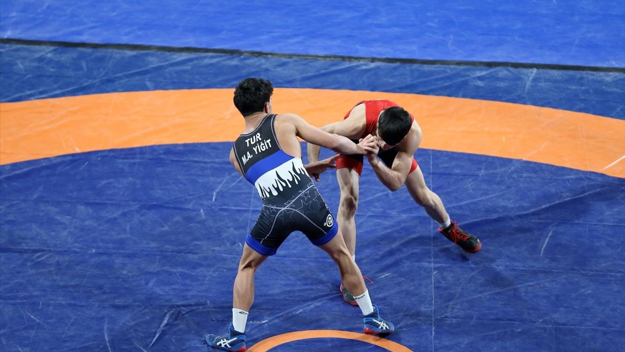 20 Yaş Altı Türkiye Güreş Şampiyonası Çorum'da Başladı