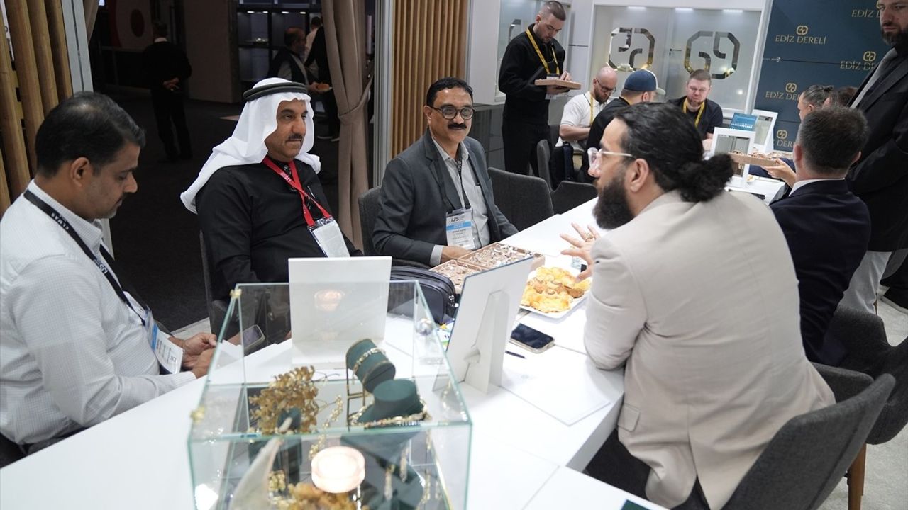 57. İstanbul Jewelry Show'da En Pahalı Mücevherler Sergileniyor