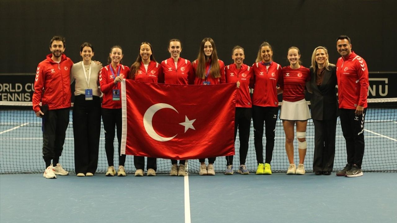 A Milli Kadın Tenis Takımı, Billie Jean King Kupası'nda Fransa'yı 2-1 Mağlup Etti