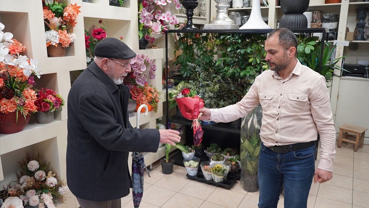 Abdülkadir Ekmekçi'nin Evlilik Sırrı: Her Fırsatta Eşine Çiçek Almak