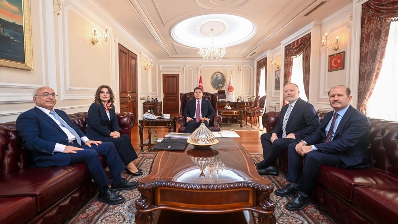 Adalet Bakanı Tunç, DEM Parti Heyetini Kabul Etti