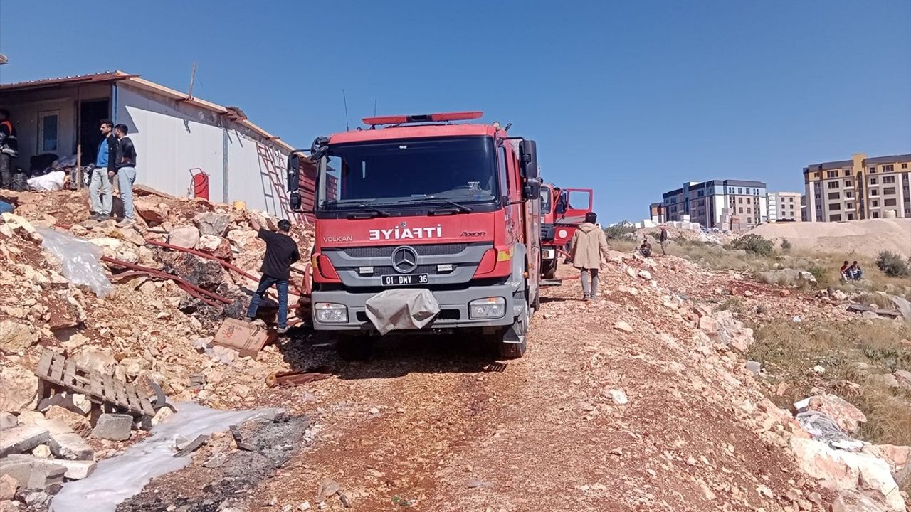 Adana'da İnşaat Şantiyesindeki Yangın Kontrol Altına Alındı