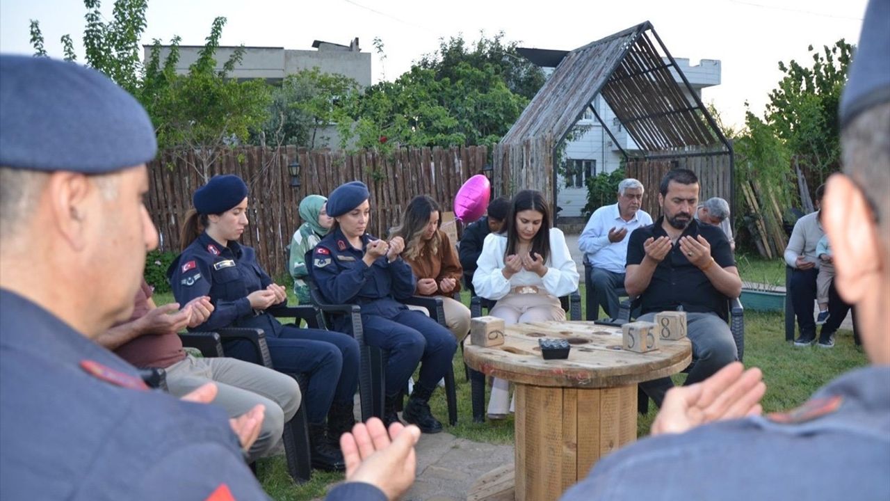 Adana'da Jandarma Ekipleri Şehit Kızının 1. Doğum Gününü Kutladı