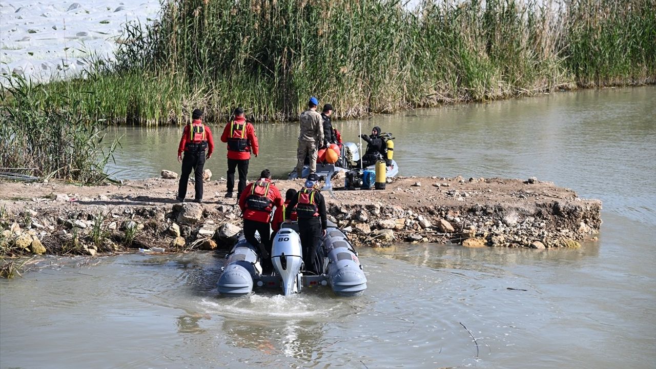 Adana'da Kaybolan 7 Yaşındaki Çocuğu Bulma Çalışmaları Devam Ediyor