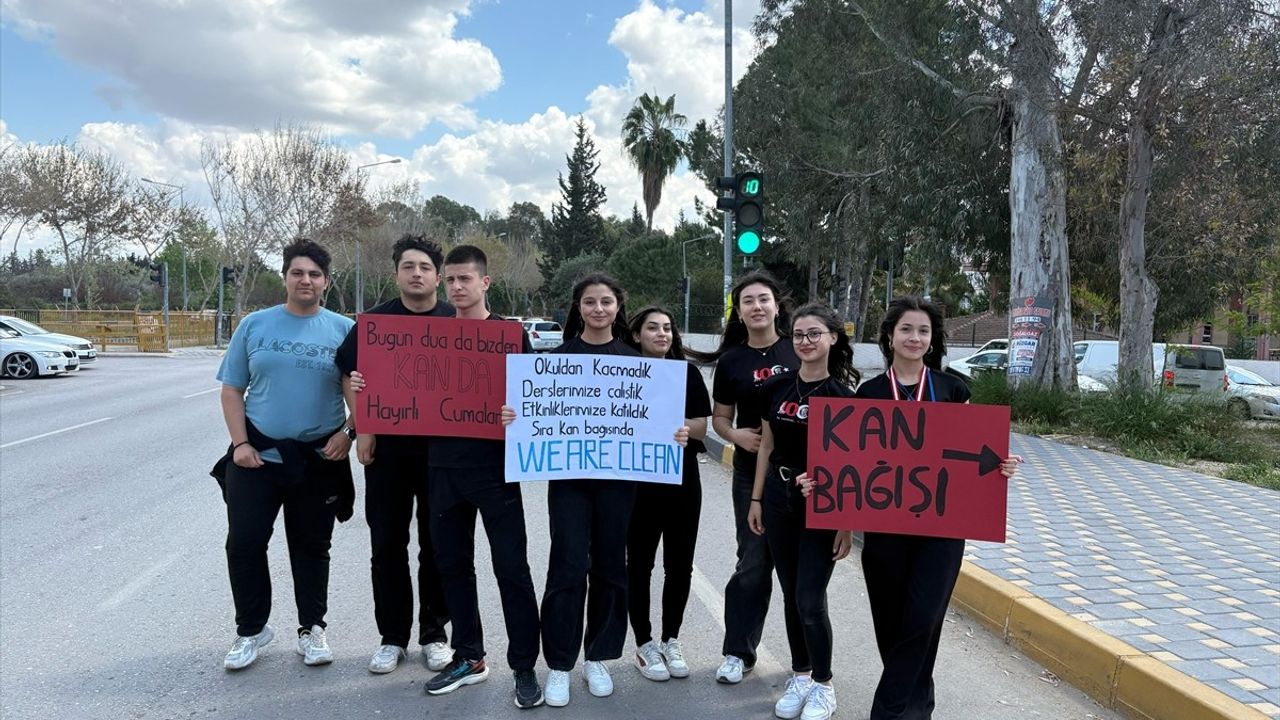 Adana'da Öğrenciler, Sürücüleri Kan Bağışına Davet Etti
