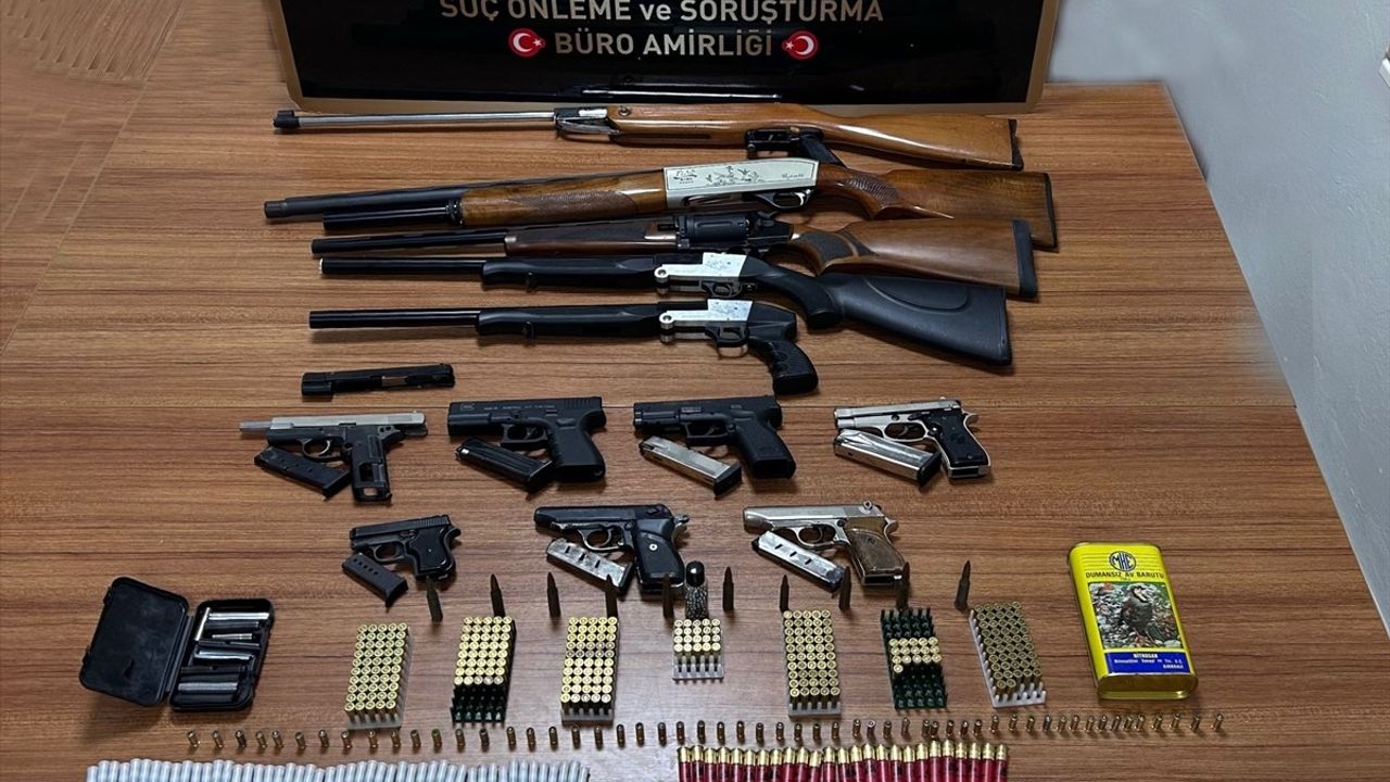 Adana'da Silah Operasyonu: 12 Silah Ele Geçirildi, 1 Kişi Tutuklandı