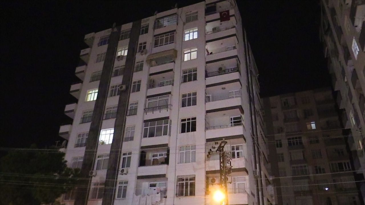 Adana'da Yangın Çıkan Dairede Bir Kişi Hayatını Kaybetti