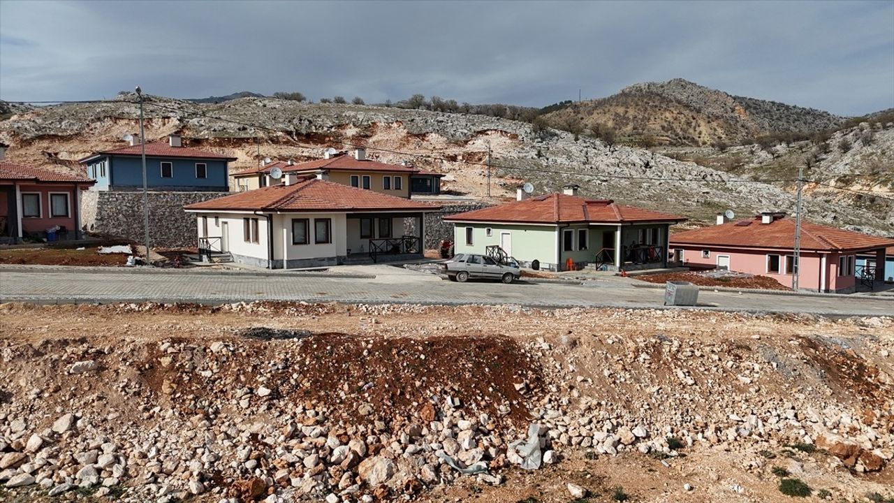 Adıyaman'da Depremzedeler Yeni Evlerinde Mutlu