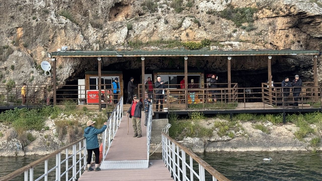 Adıyaman Kızılin Kanyonu'nda Ziyaretçi Yoğunluğu