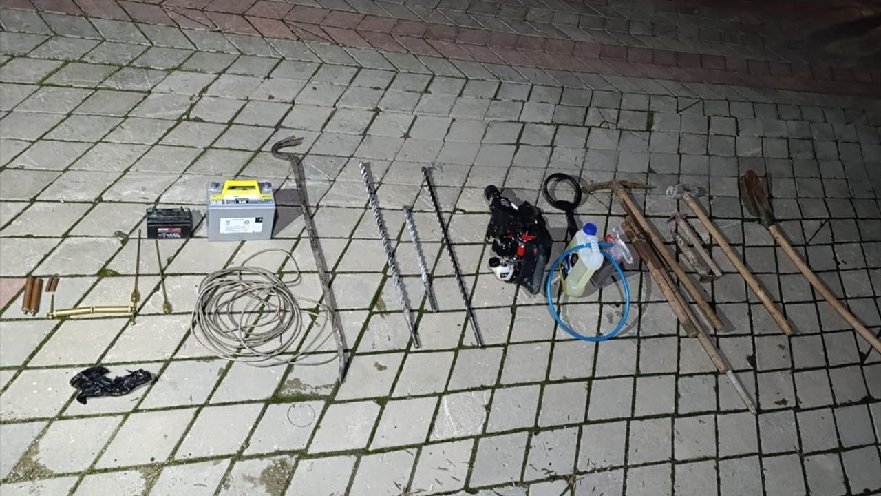 Afyonkarahisar'da Kaçak Kazı Yapan 5 Kişi Yakalandı