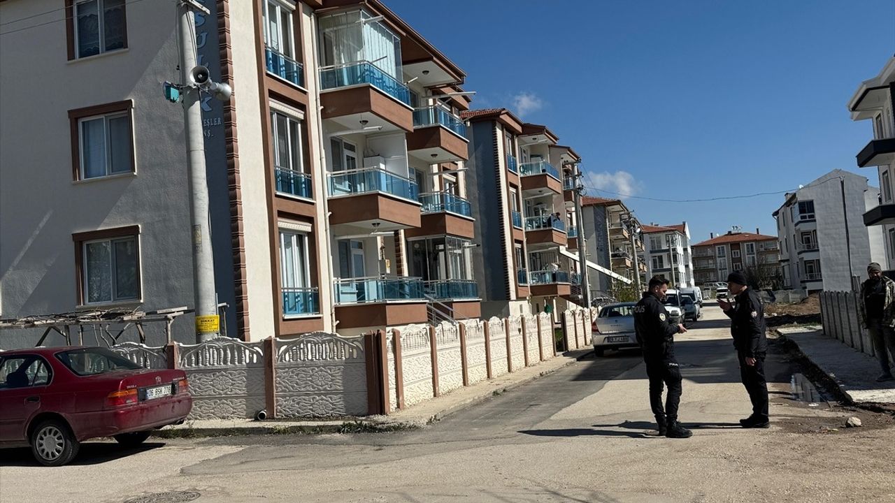 Afyonkarahisar'da Korkunç Olay: Eşini Öldüren Adam İntihar Girişiminde Bulundu