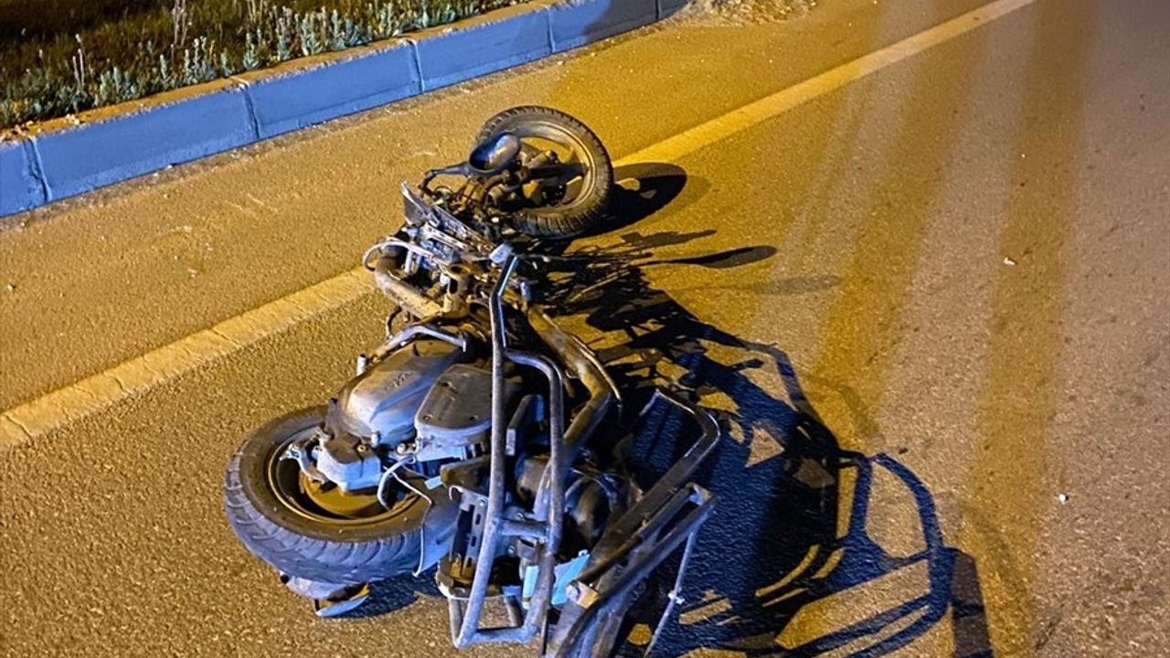 Afyonkarahisar'da Otomobil-Motosiklet Kazası: 1 Kişi Hayatını Kaybetti