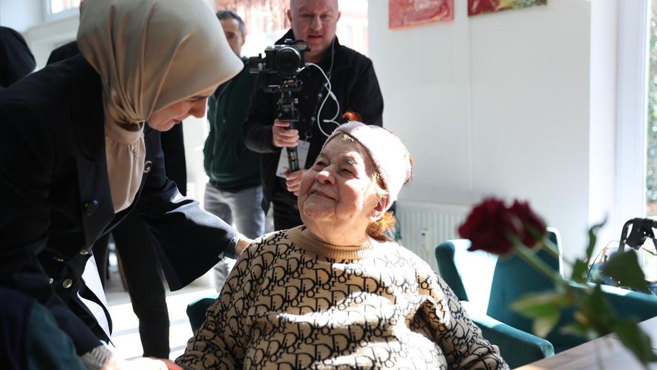 Aile ve Sosyal Hizmetler Bakanı Göktaş, Berlin'de Türk Vatandaşlarıyla Buluştu