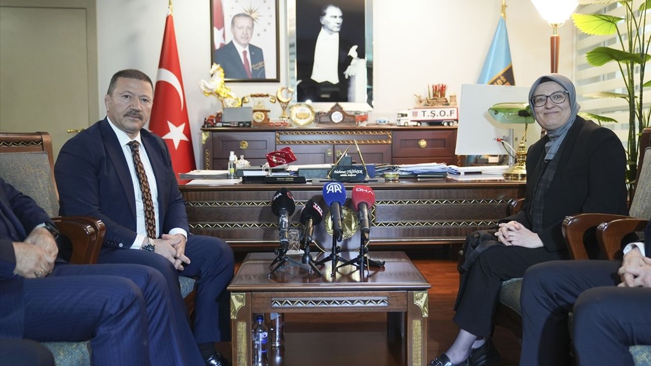 AK Parti Genel Başkan Yardımcısı Belgin Uygur, TŞOF'u Ziyaret Etti