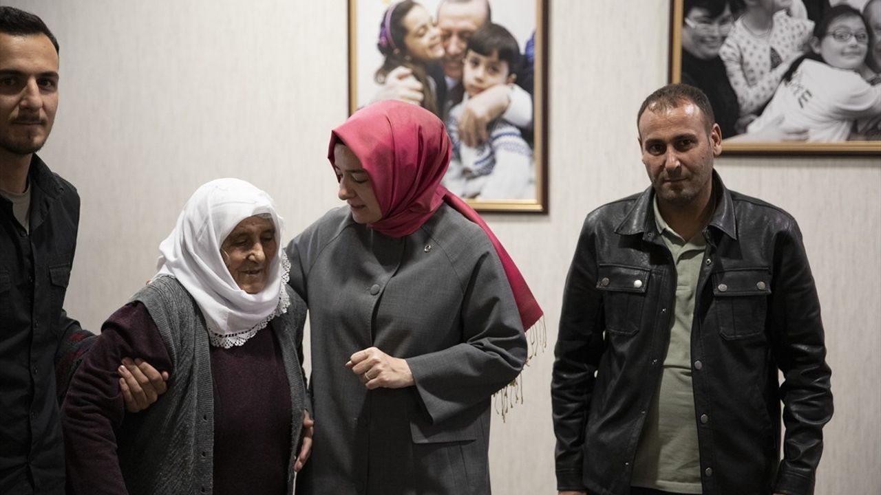 AK Parti Genel Başkan Yardımcısı Kaya, Şehit Ailesiyle Bir Araya Geldi