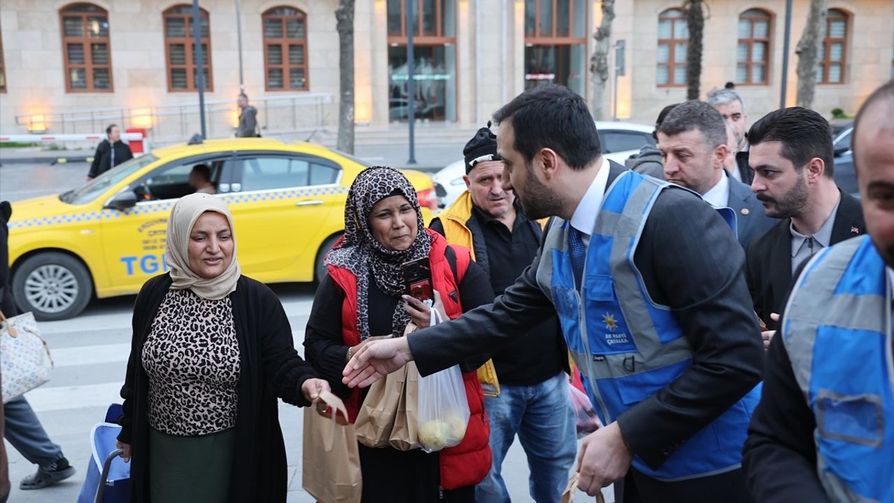 AK Parti İstanbul İl Başkanlığı, Ramazan'da 200 Bin Aileyi Ziyaret Etti