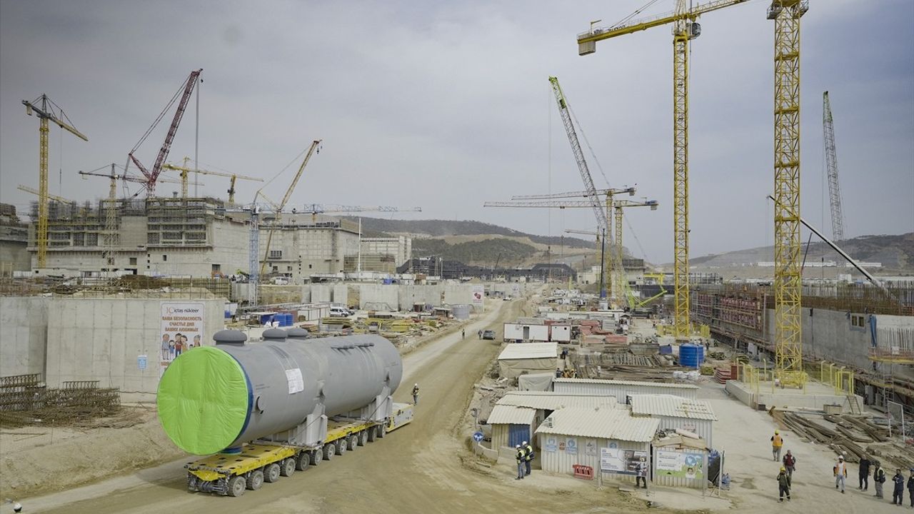 Akkuyu NGS'nin 3. Güç Ünitesine Besleme Suyu Depolama Tankı Taşındı