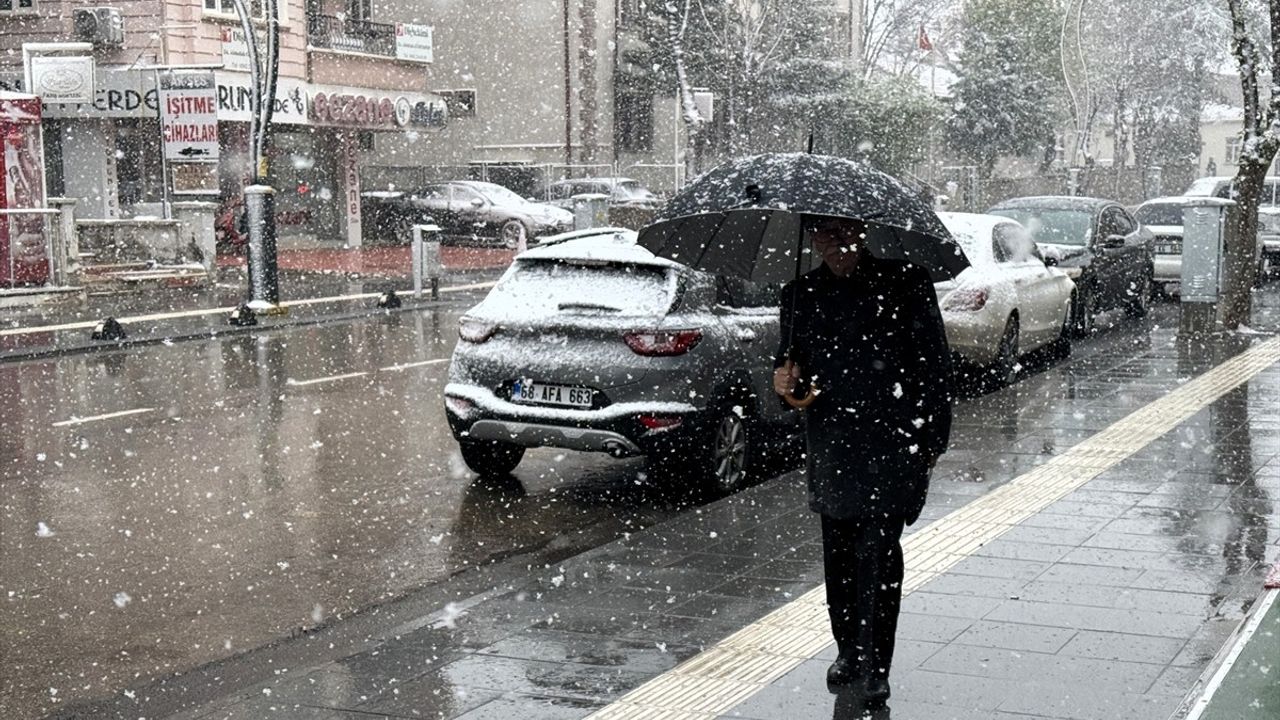 Aksaray'da Kar Yağışı Etkisini Sürdürüyor