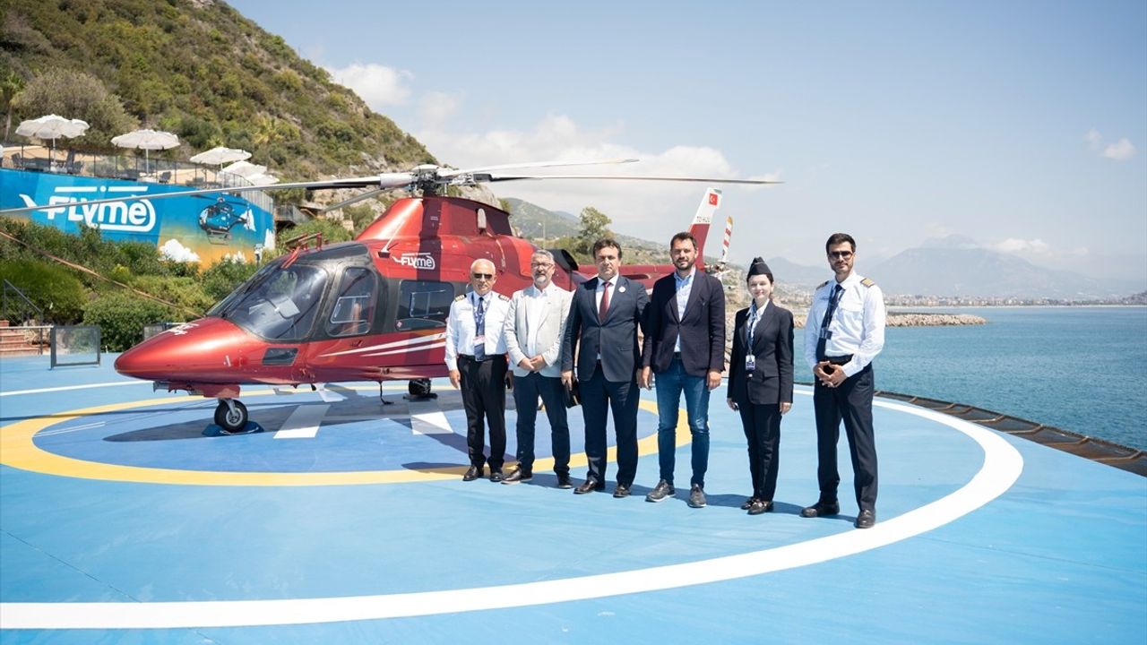 Alanya'da 23 Nisan Ulusal Egemenlik ve Çocuk Bayramı Helikopterle Kutlandı