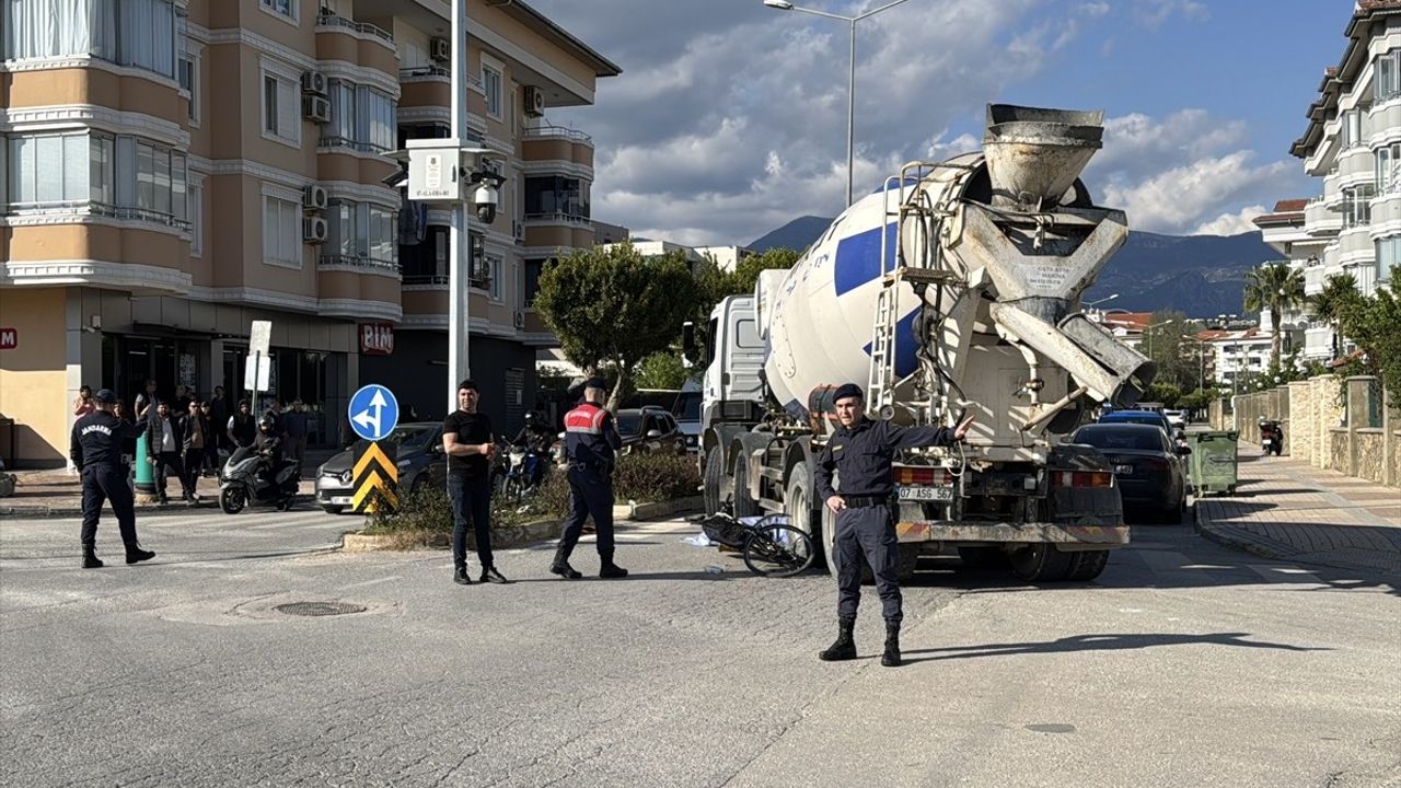 Alanya'da Bisiklet Sürücüsü Beton Mikserinin Altında Kaldı