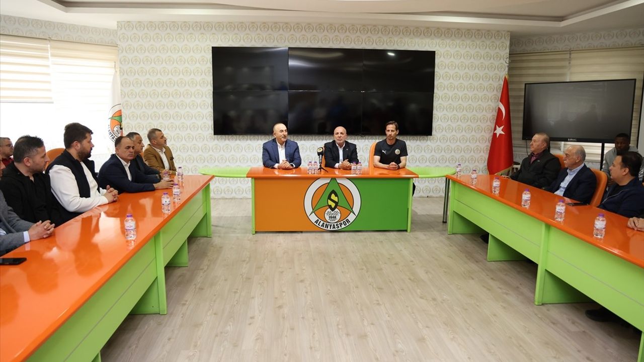Alanyaspor Kulübü'nde Ramazan Bayramı Bayramlaşma Programı Düzenlendi