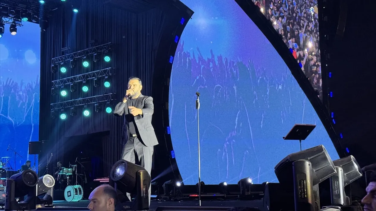 Alişan, Adana'da Türkiye Kültür Yolu Festivali'nde Sahne Aldı