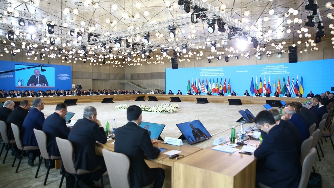 Aliyev, Güney Gaz Koridoru Toplantısında Avrupa'ya Gaz Tedarikinin Genişleyeceğini Belirtti